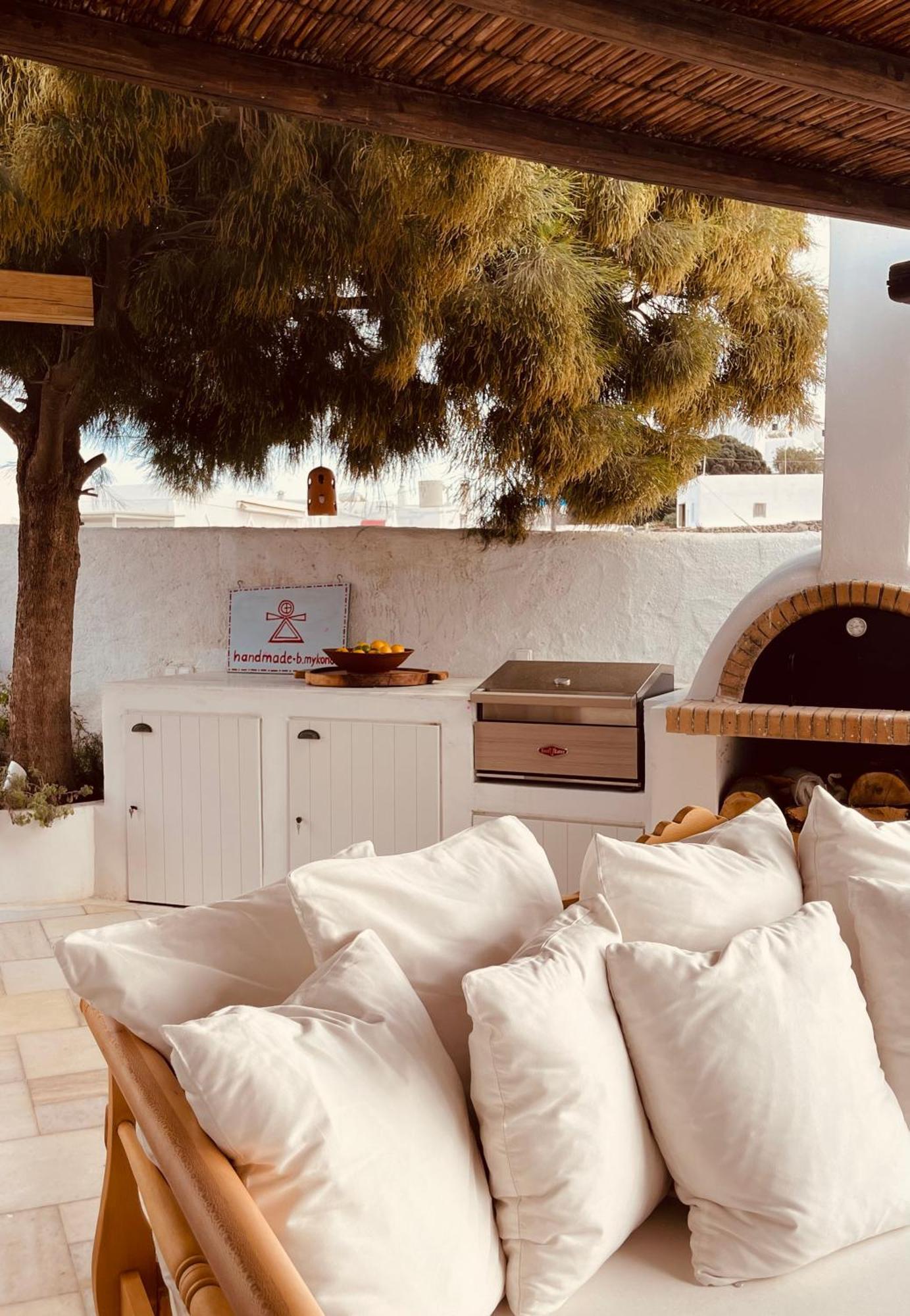 Romeo And Julio Summer House